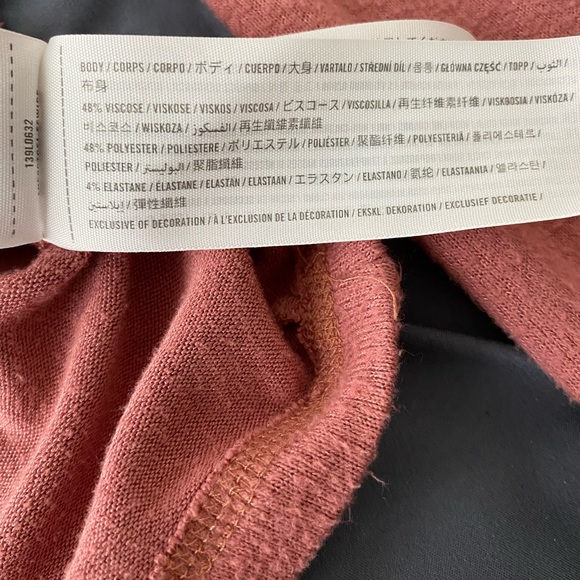 Abercrombie and Fitch Soft A&F Cozy Top - Picture 4 of 5